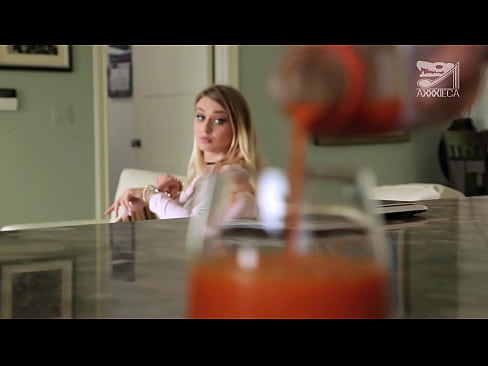 ❤️ Fata sexy cu sâni mari și păsărica strâmtă primește pula de la un ratat, dar foarte tare ❤️  at ro.hentai-ita.ru ❌️