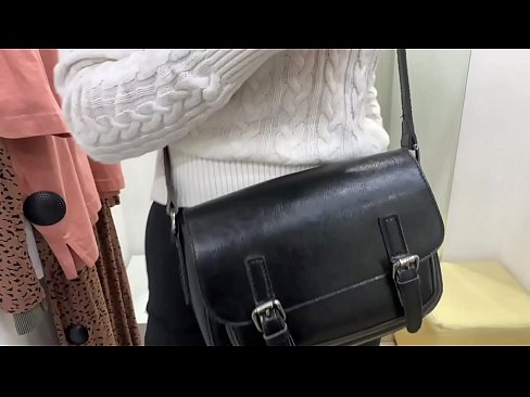 ❤️ Masturbarea în public a tinerei târfe FeralBerry cu un dildo în cabina de probă ❤️ at ro.hentai-ita.ru ❌️